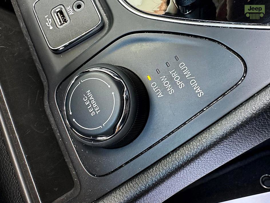 Used 2021 Jeep Cherokee Limited image 30