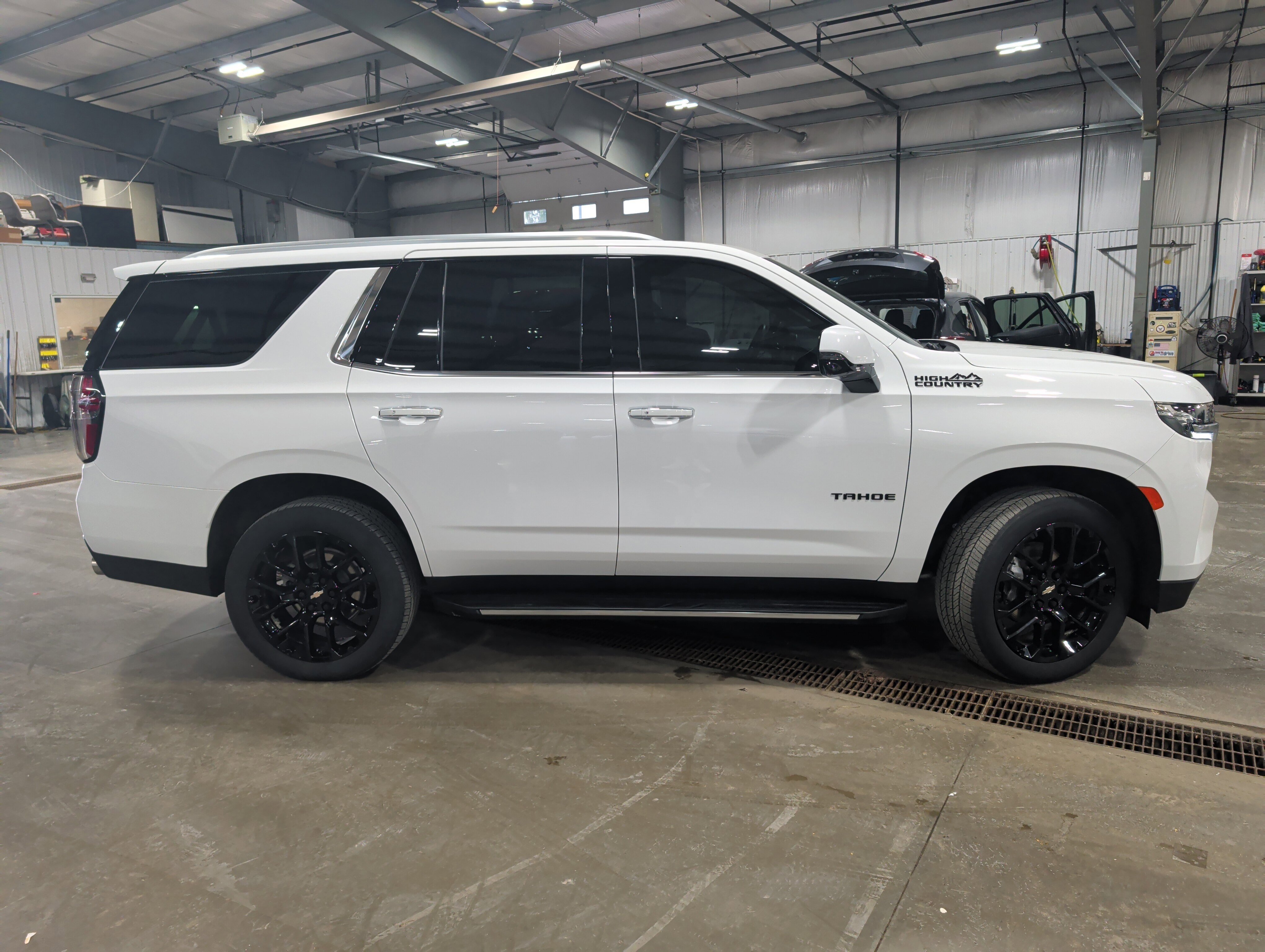 Used 2023 Chevrolet Tahoe High Country image 2