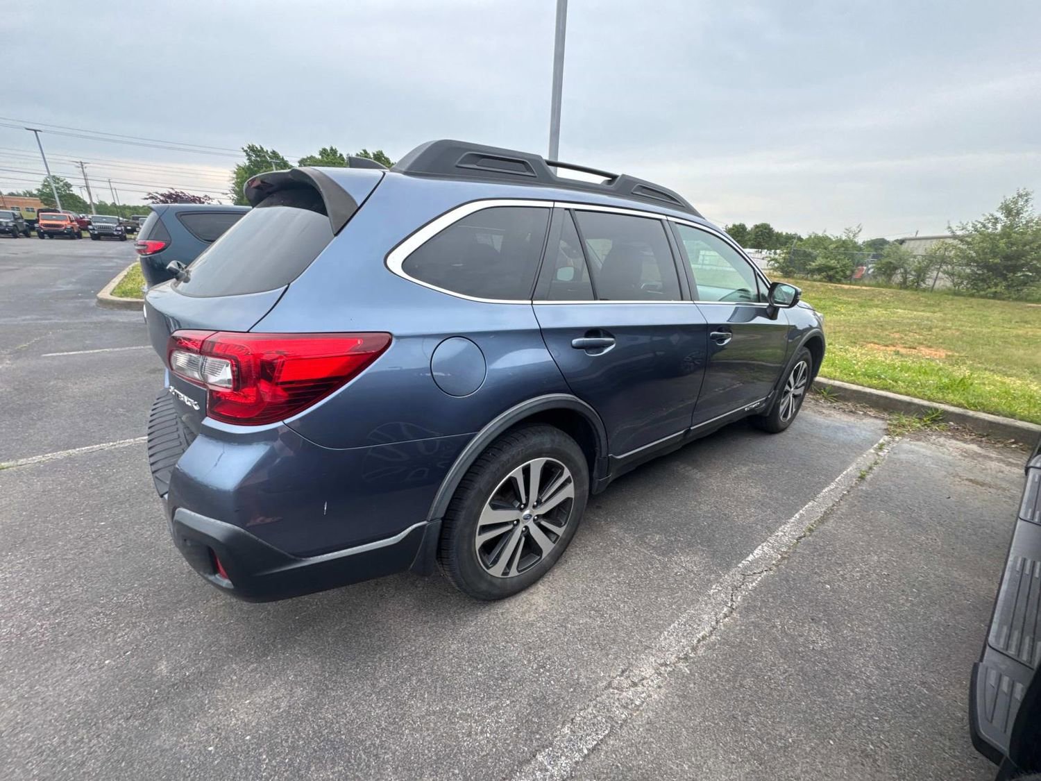 Used 2018 Subaru Outback 2.5i Limited AWD/4WD image 12