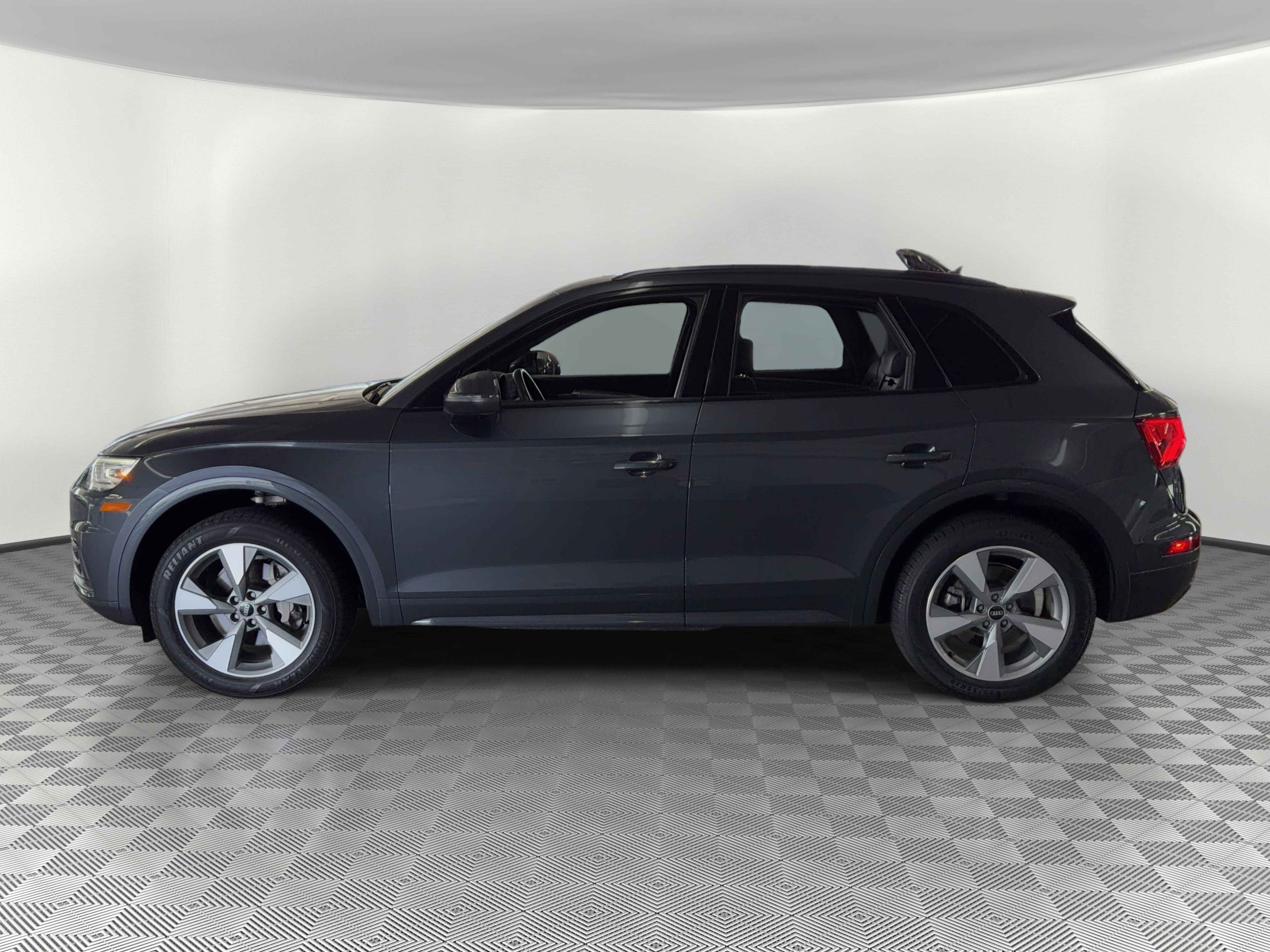 Used 2020 Audi Q5 2.0T Premium AWD/4WD image 2