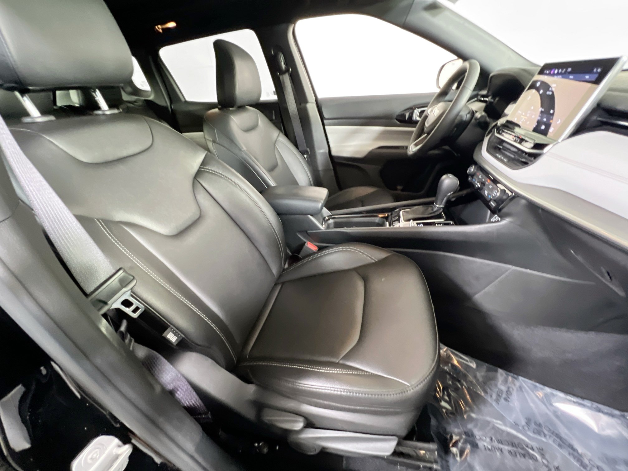 Used 2025 Jeep Compass Limited w/ Sun & Sound Group AWD/4WD image 28