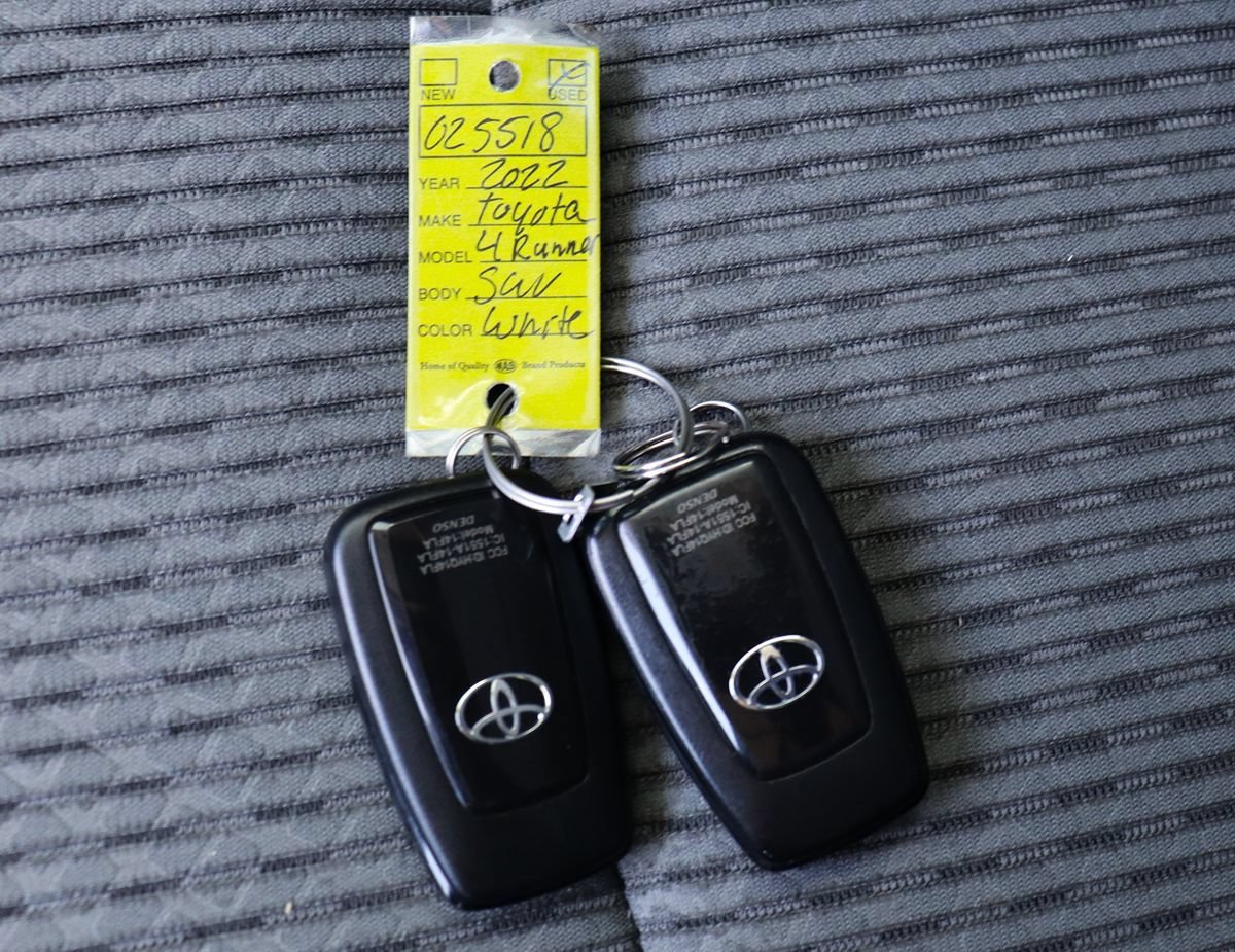 Used 2022 Toyota 4Runner SR5 AWD/4WD image 61