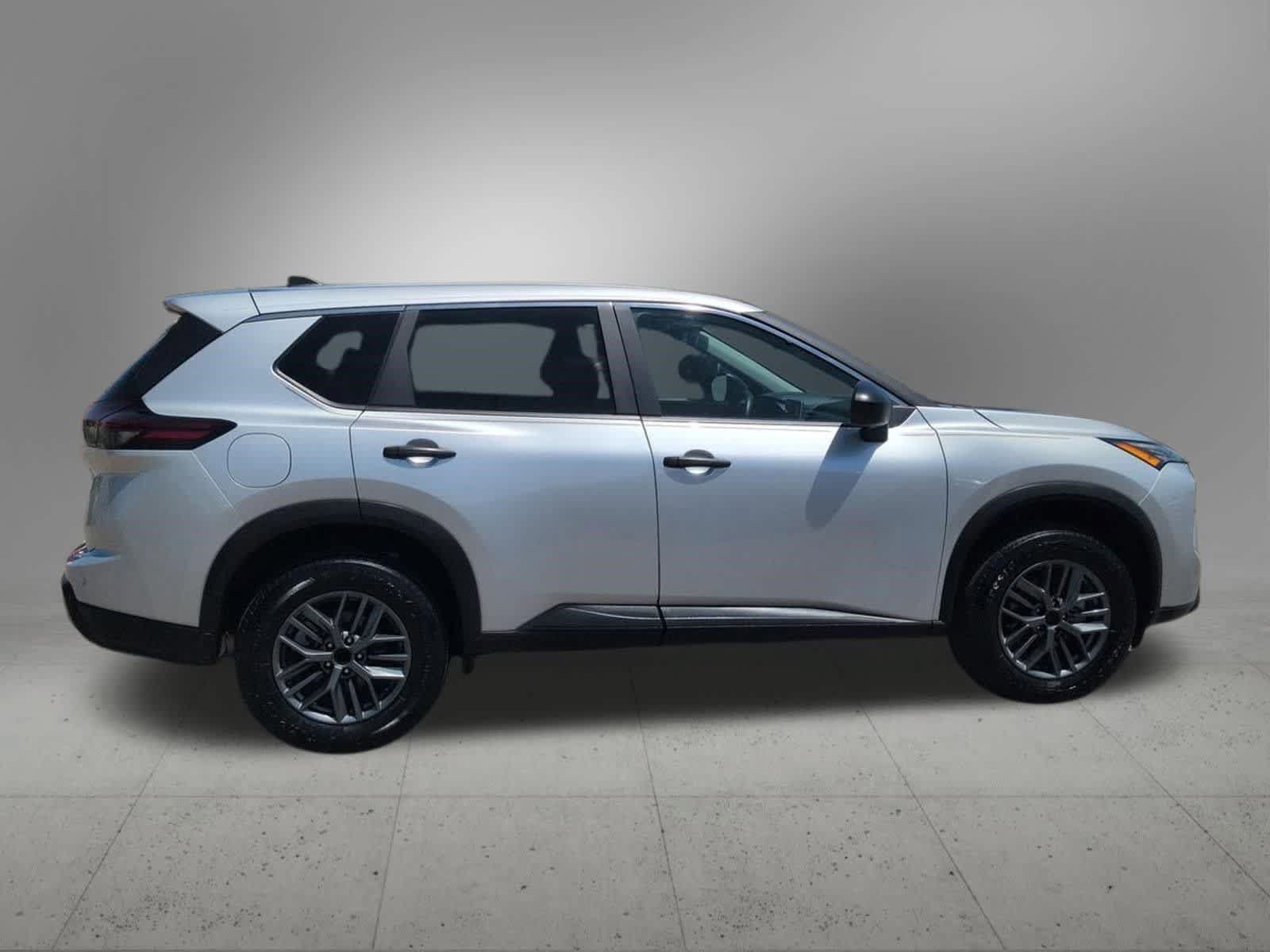 Used 2024 Nissan Rogue S FWD image 7