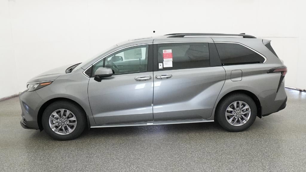 New 2026 Toyota Sienna XLE FWD image 3