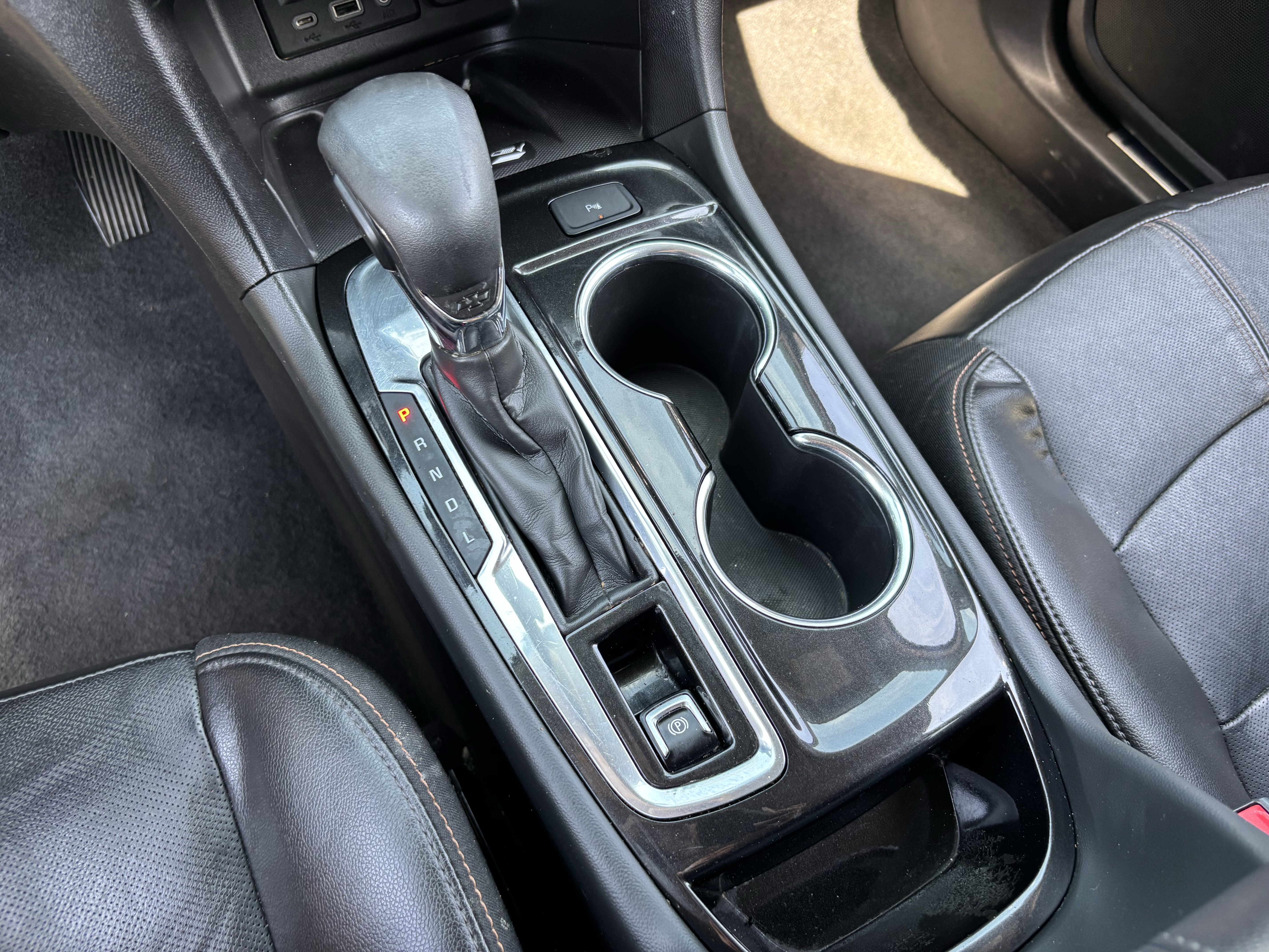 Used 2022 Chevrolet Equinox Premier w/ LPO, Cargo Package FWD image 22