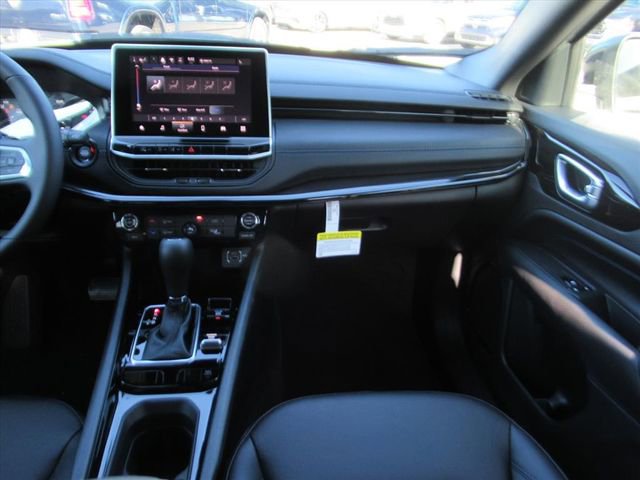 New 2026 Jeep Compass Latitude image 13