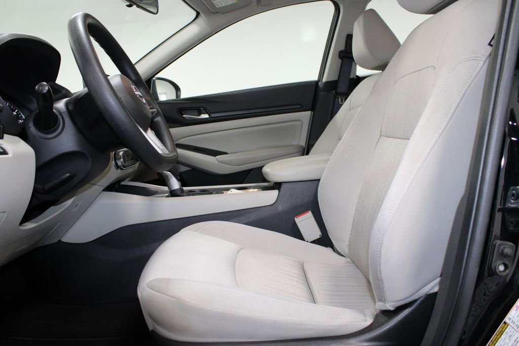 Used 2025 Nissan Altima 2.5 SV image 16