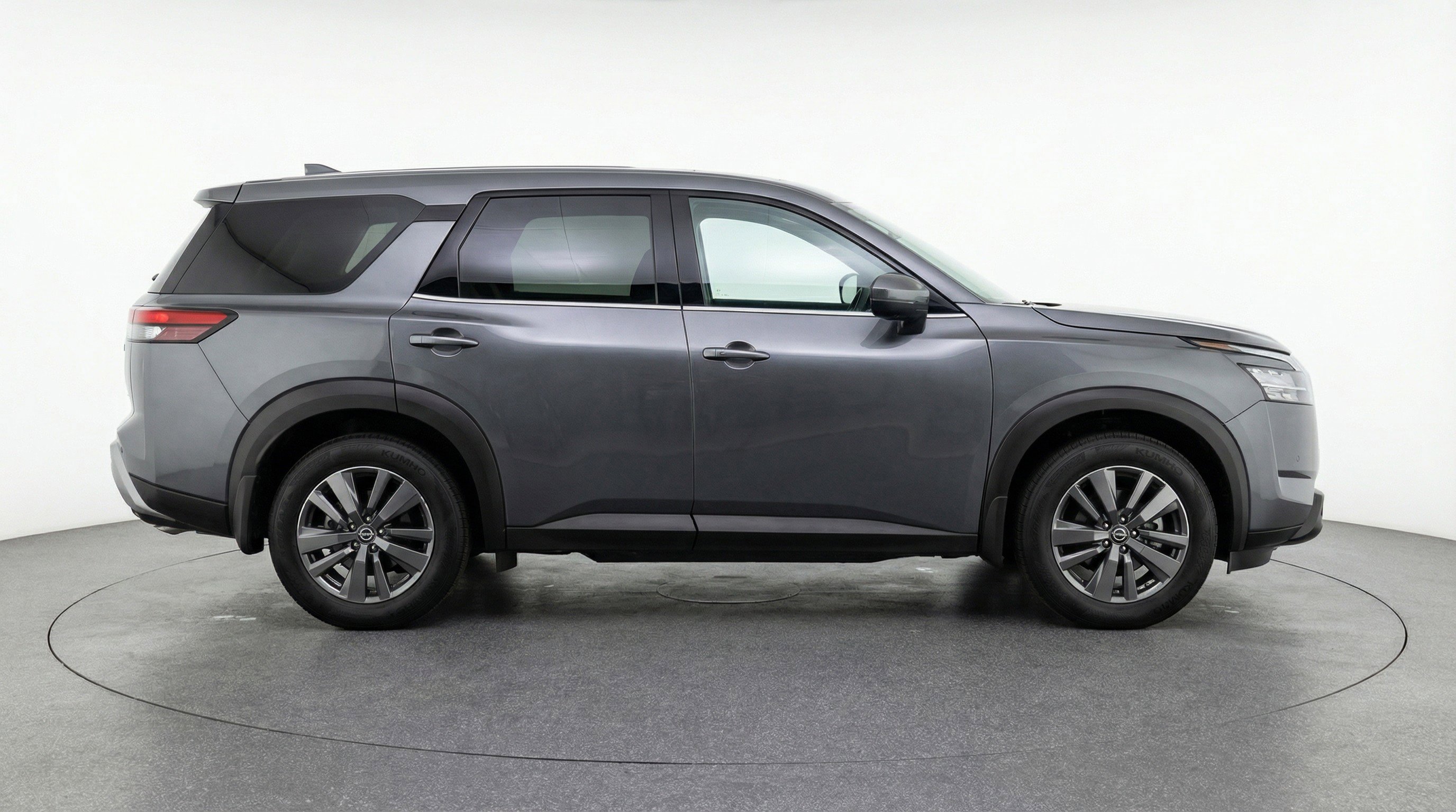 Used 2025 Nissan Pathfinder SV image 11