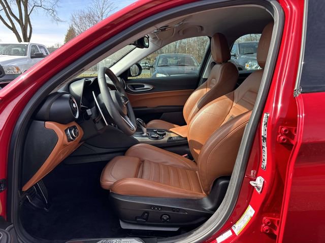 Used 2017 Alfa Romeo Giulia Ti w/ TI 19" Sport Package image 3