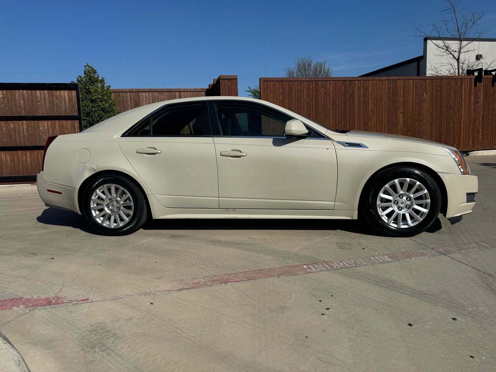 Used 2010 Cadillac CTS Luxury image 2
