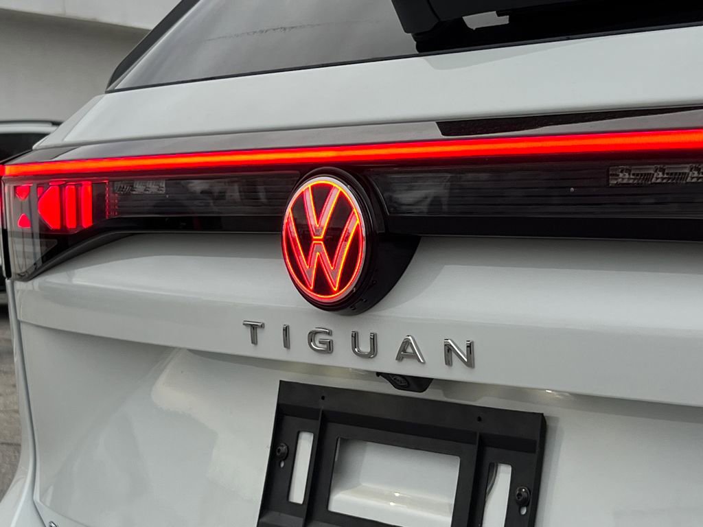 New 2026 Volkswagen Tiguan SEL R-Line image 6