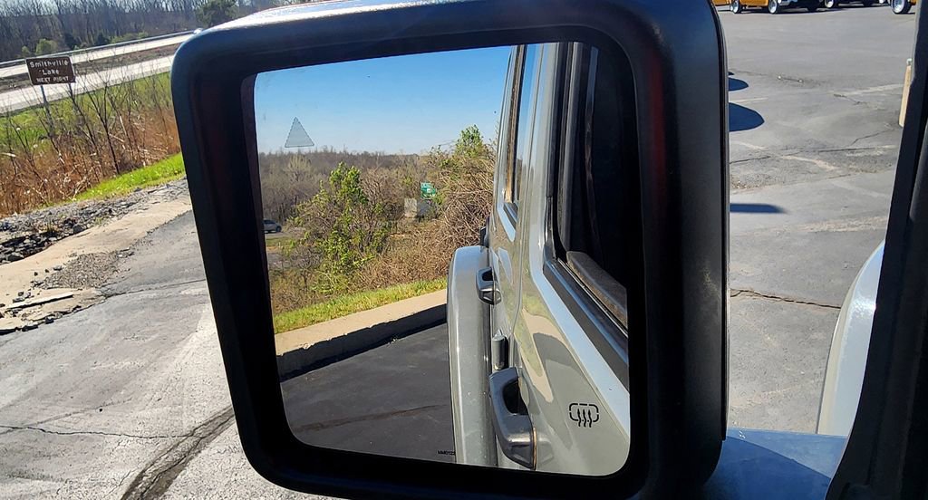 Used 2022 Jeep Wrangler Unlimited Rubicon w/ Trailer Tow Package image 19