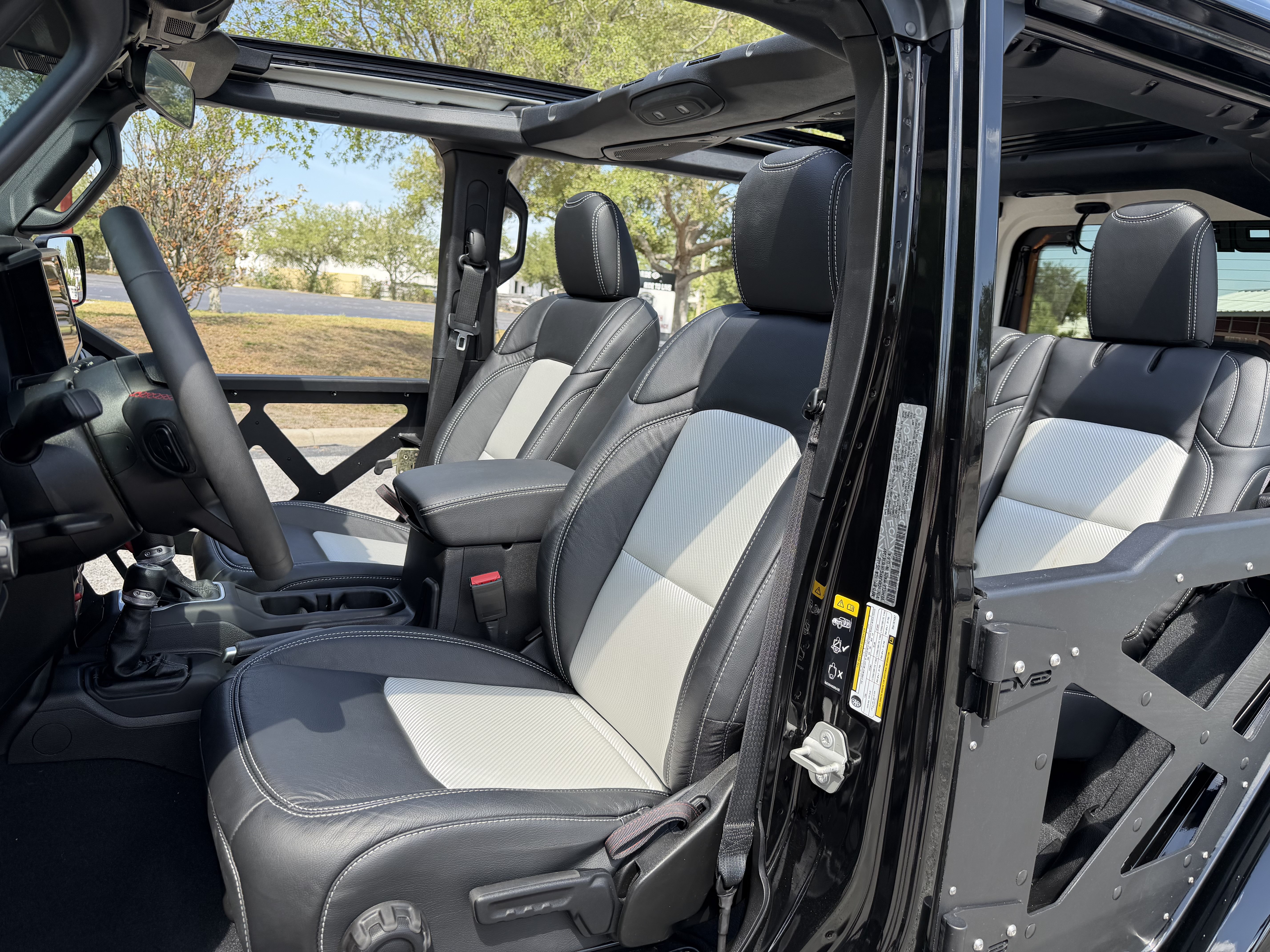 Used 2024 Jeep Wrangler Unlimited Rubicon AWD/4WD image 26