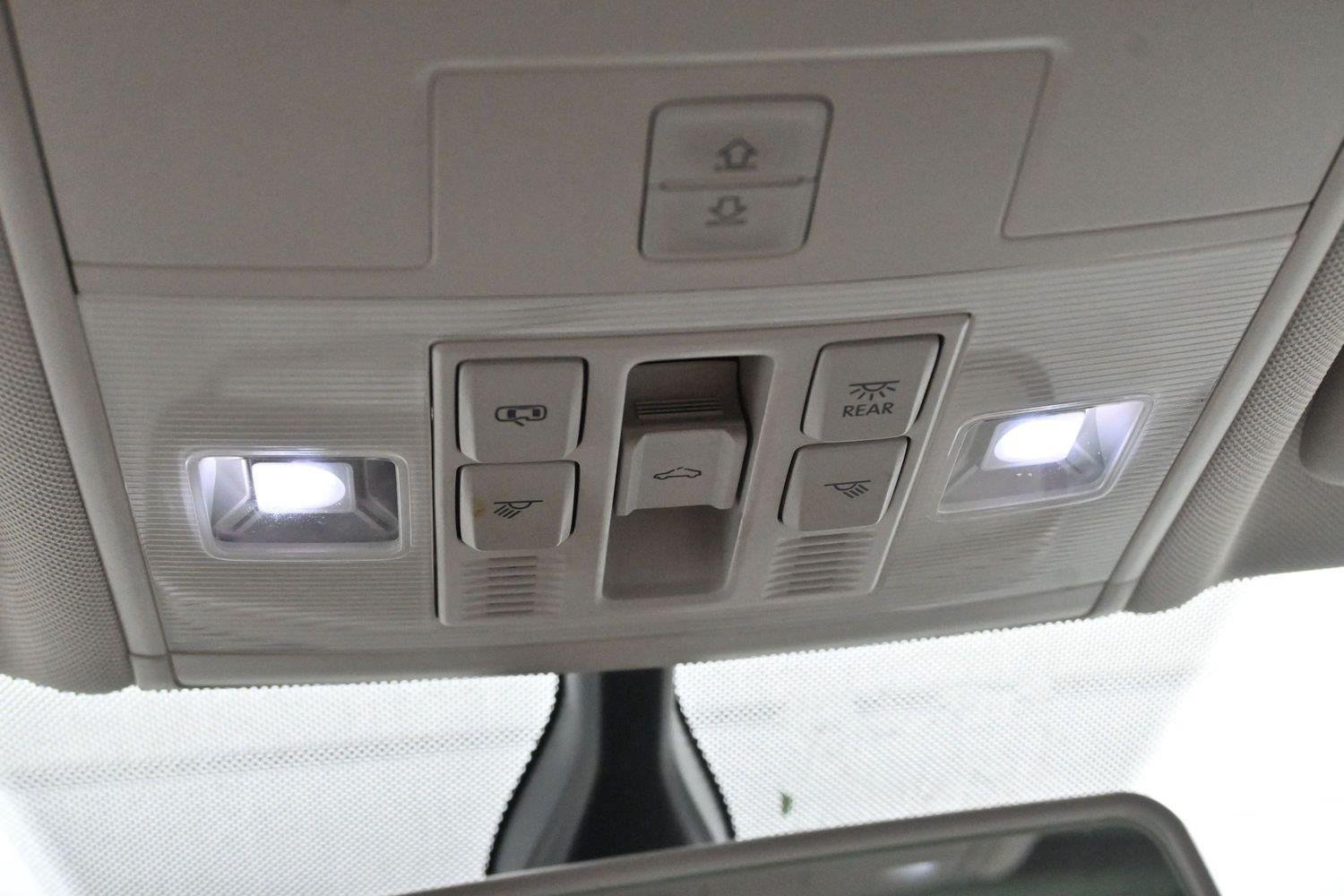 Used 2020 Volkswagen Tiguan SE w/ Panoramic Sunroof Package FWD image 29