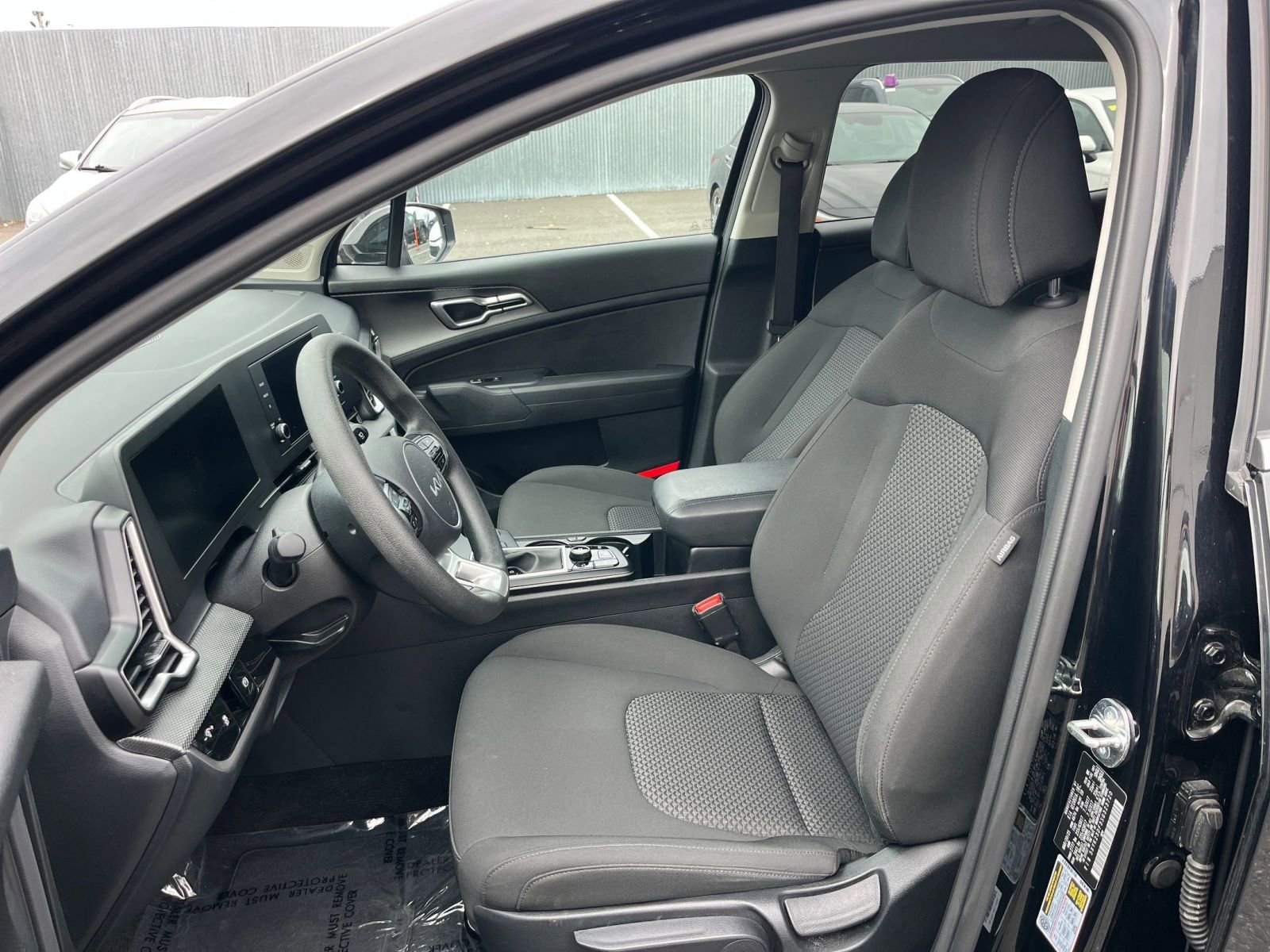 Used 2025 Kia Sportage LX FWD image 35