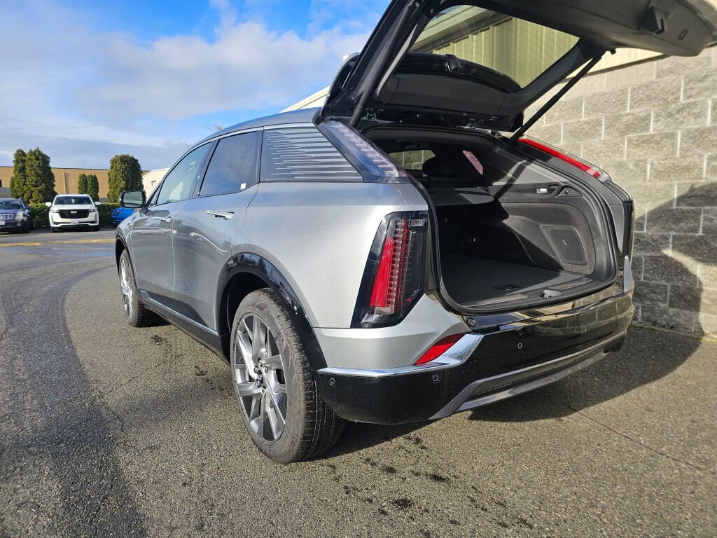 New 2026 Cadillac Optiq Luxury 2 image 7