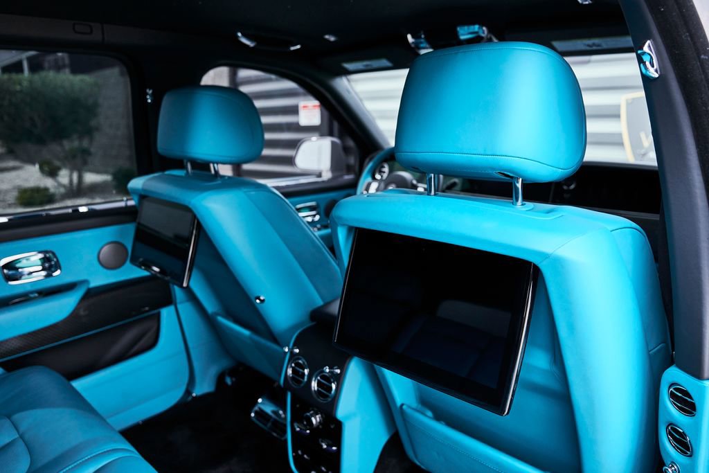 Used 2025 Rolls-Royce Cullinan Black Badge image 44