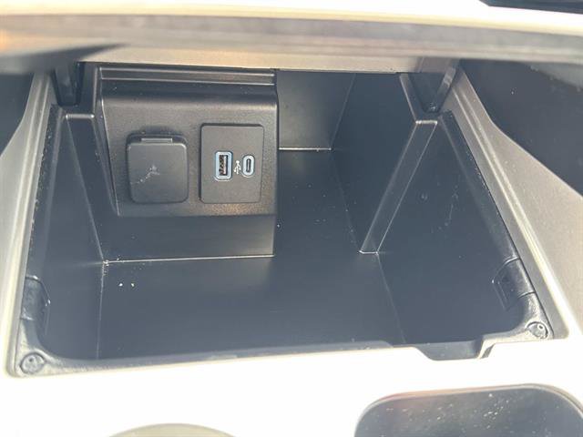 Used 2023 Ford Explorer XLT w/ Equipment Group 202A AWD/4WD image 21