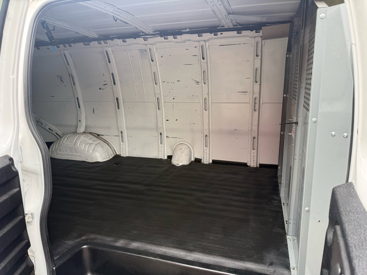 Used 2020 Chevrolet Express 2500 Extended w/ Communications Package image 23