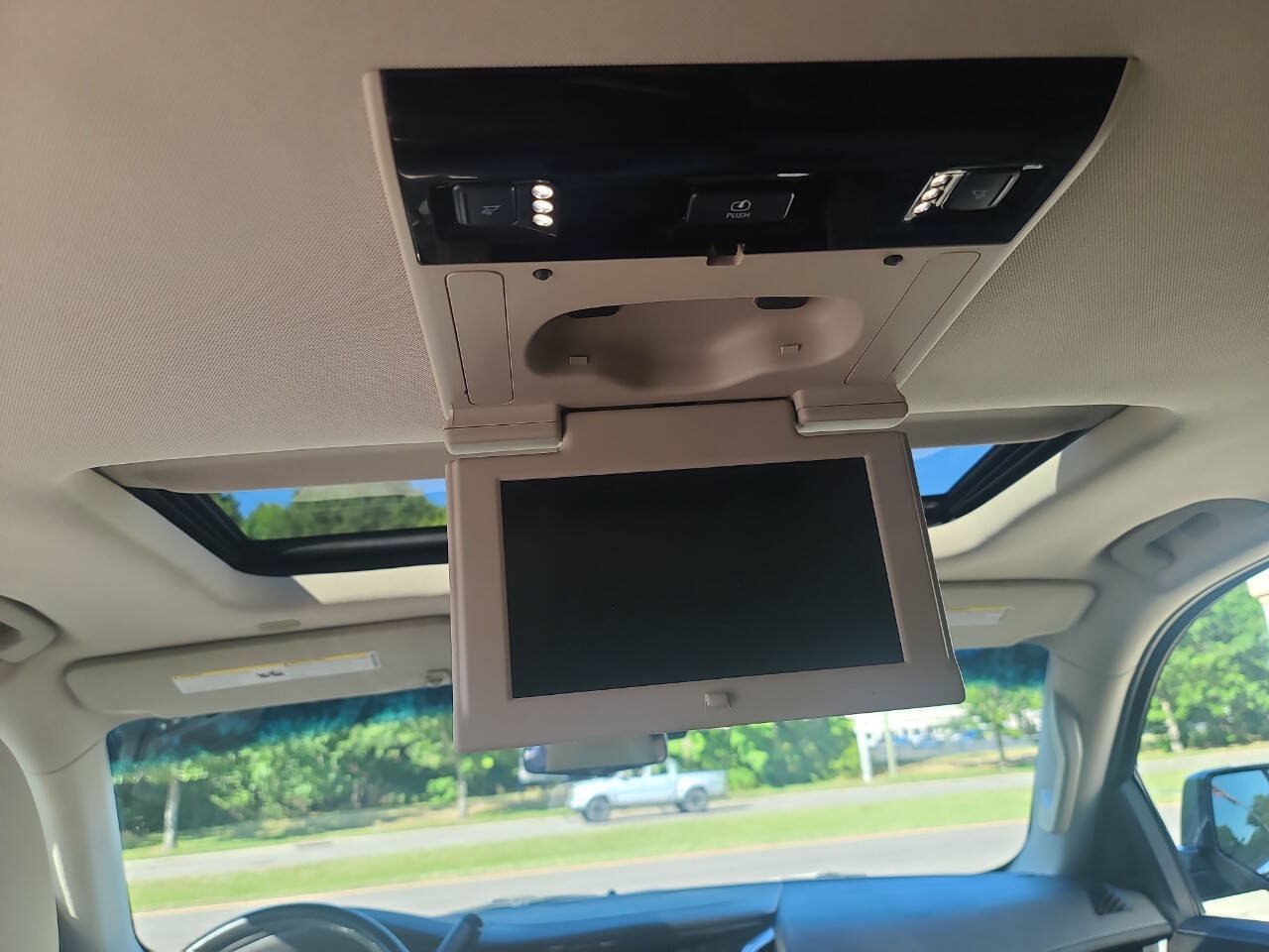 Used 2019 Cadillac Escalade Luxury AWD/4WD image 31