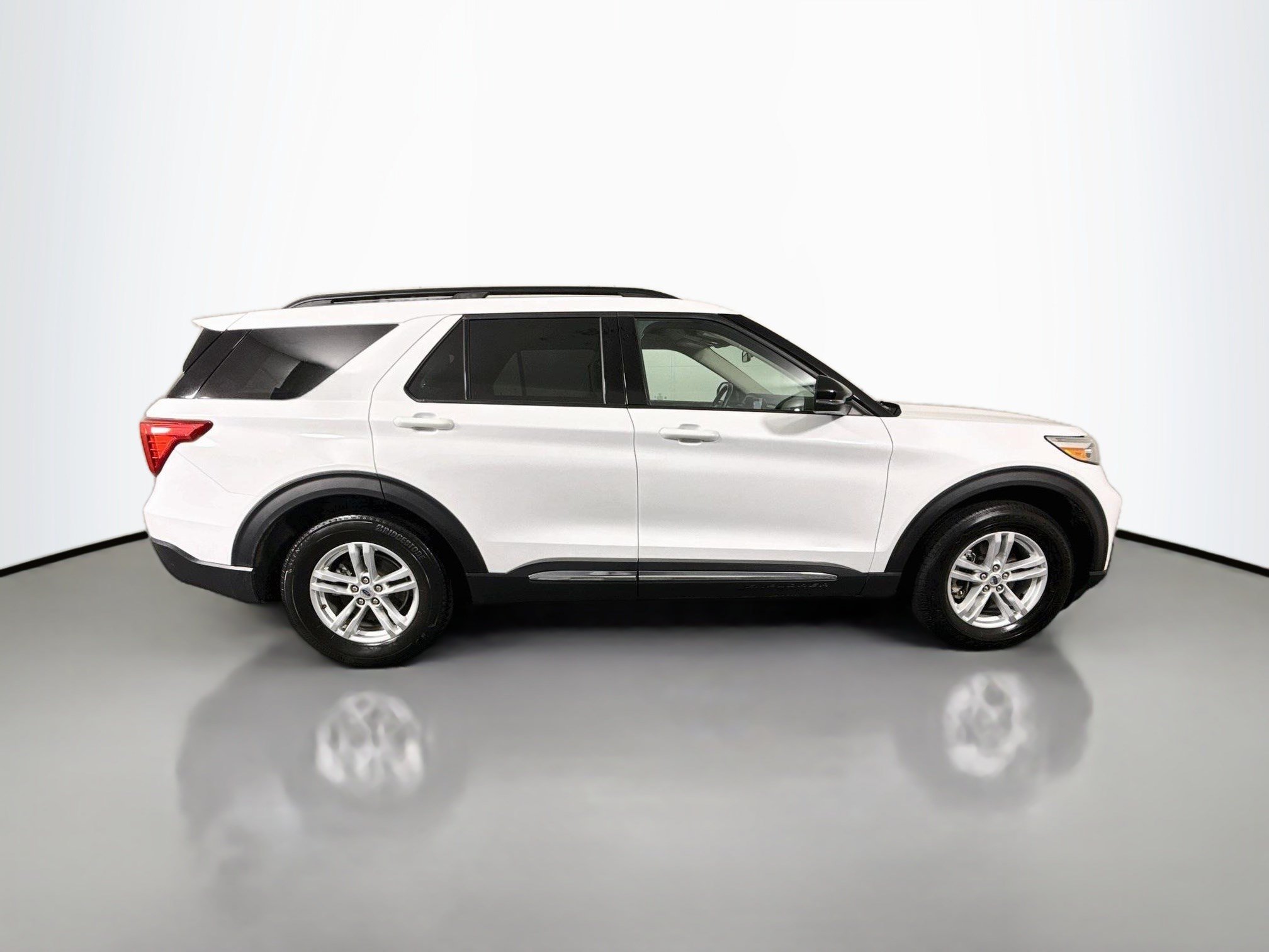 Used 2023 Ford Explorer XLT w/ Equipment Group 202A RWD image 11