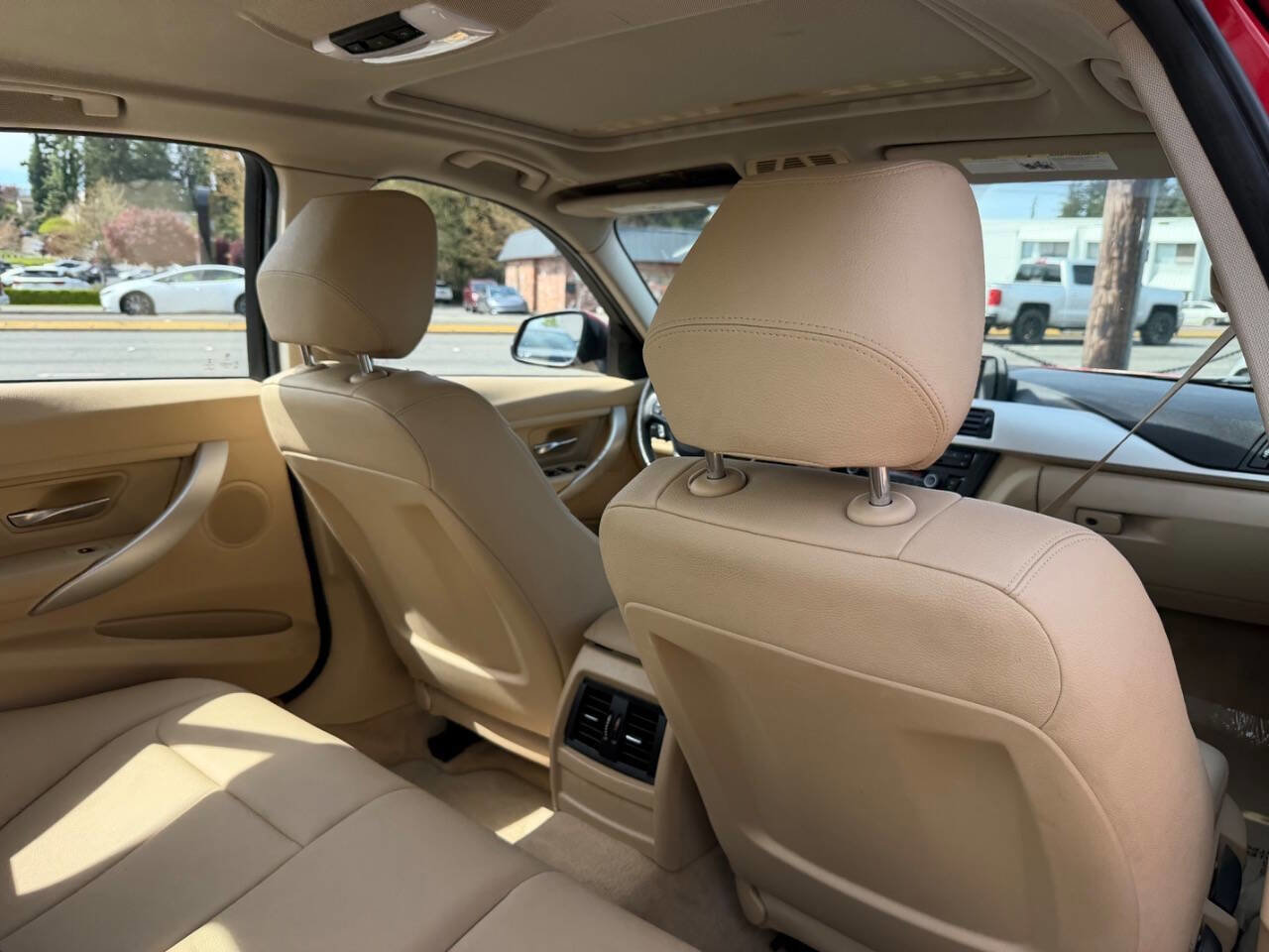Used 2014 BMW 320i Sedan RWD image 25