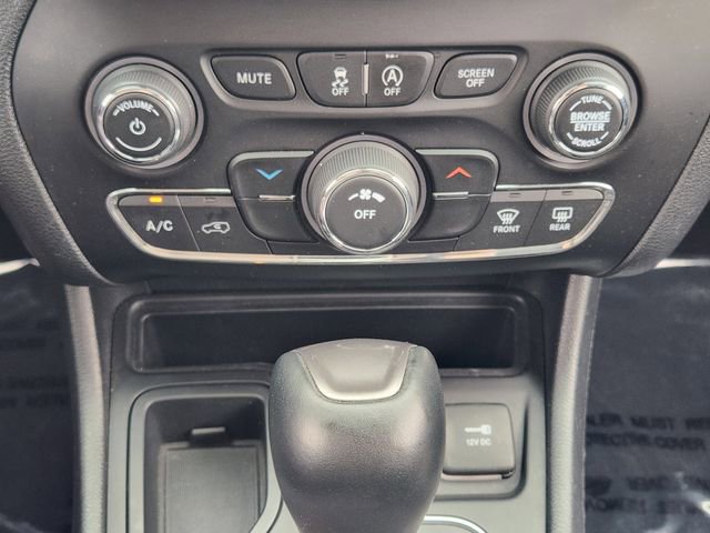 Used 2020 Jeep Cherokee Latitude Plus FWD image 21