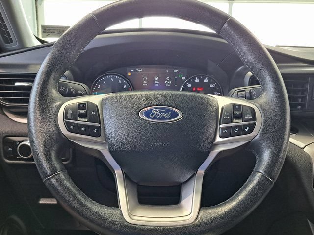 Used 2023 Ford Explorer XLT AWD/4WD image 10