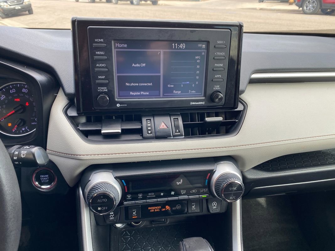 Used 2021 Toyota RAV4 XLE Premium image 17
