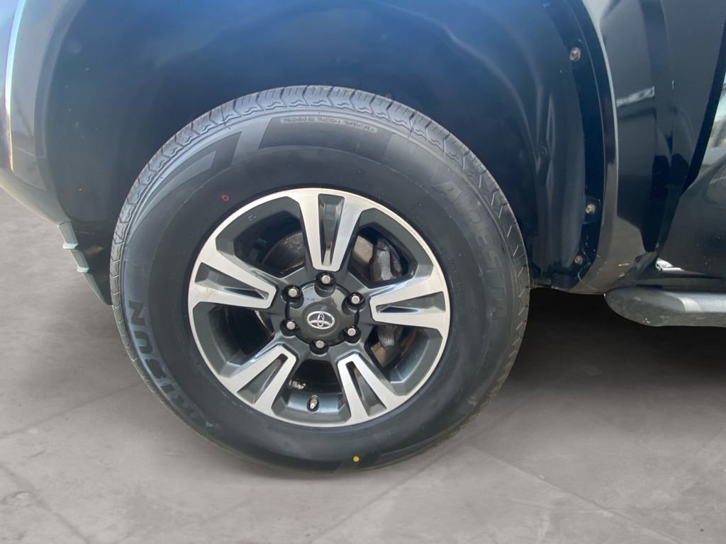 Used 2017 Toyota Tacoma TRD Sport w/ Tow Package (A/T) image 14