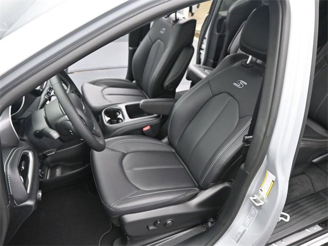 New 2026 Chrysler Pacifica Select image 11