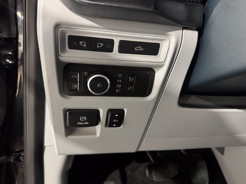 Used 2022 Ford F150 Limited AWD/4WD image 36