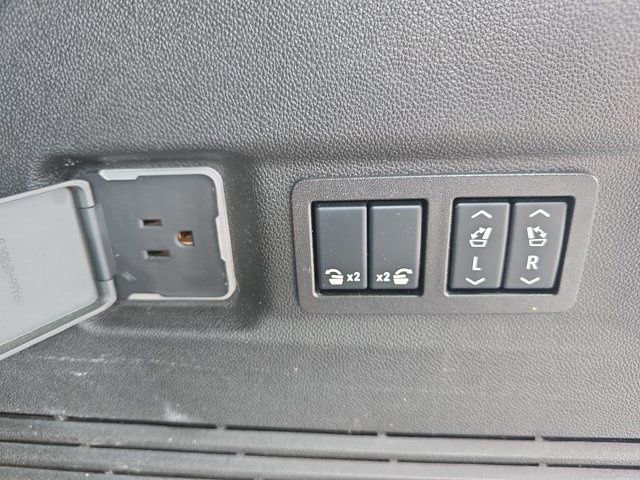 Used 2024 Chevrolet Suburban High Country AWD/4WD image 17