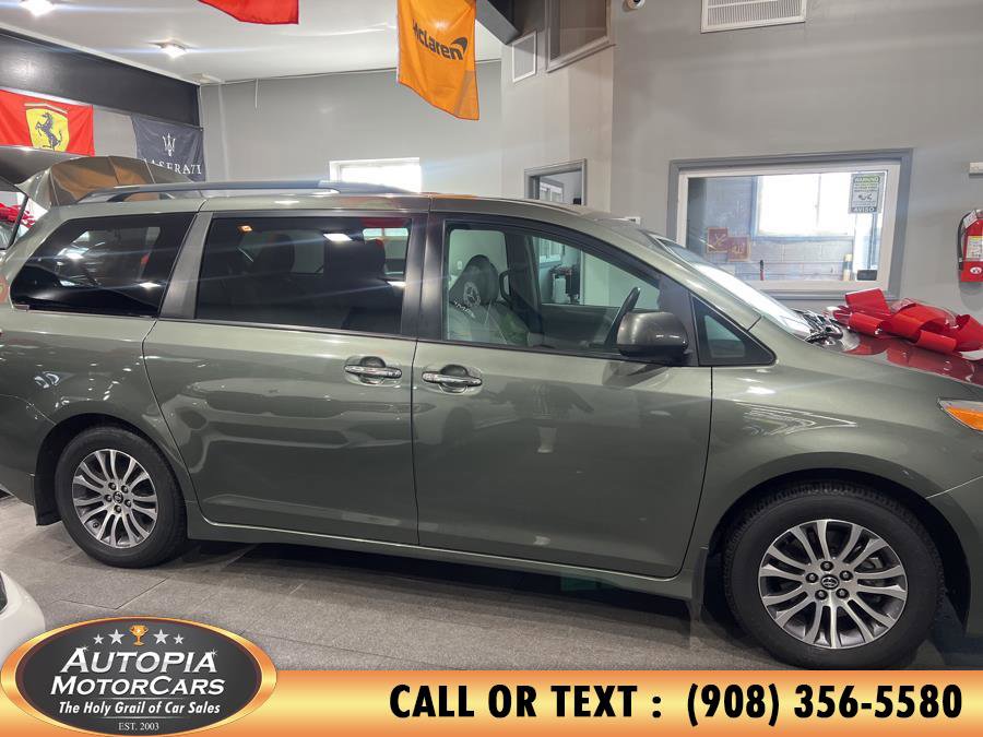 Used 2019 Toyota Sienna XLE image 7