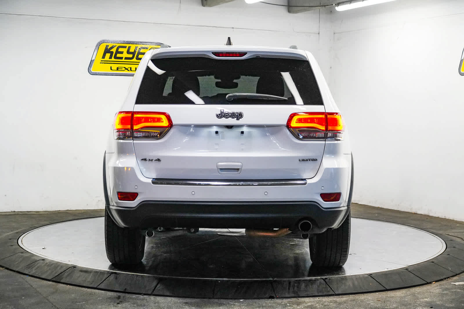 Used 2018 Jeep Grand Cherokee Limited AWD/4WD image 5