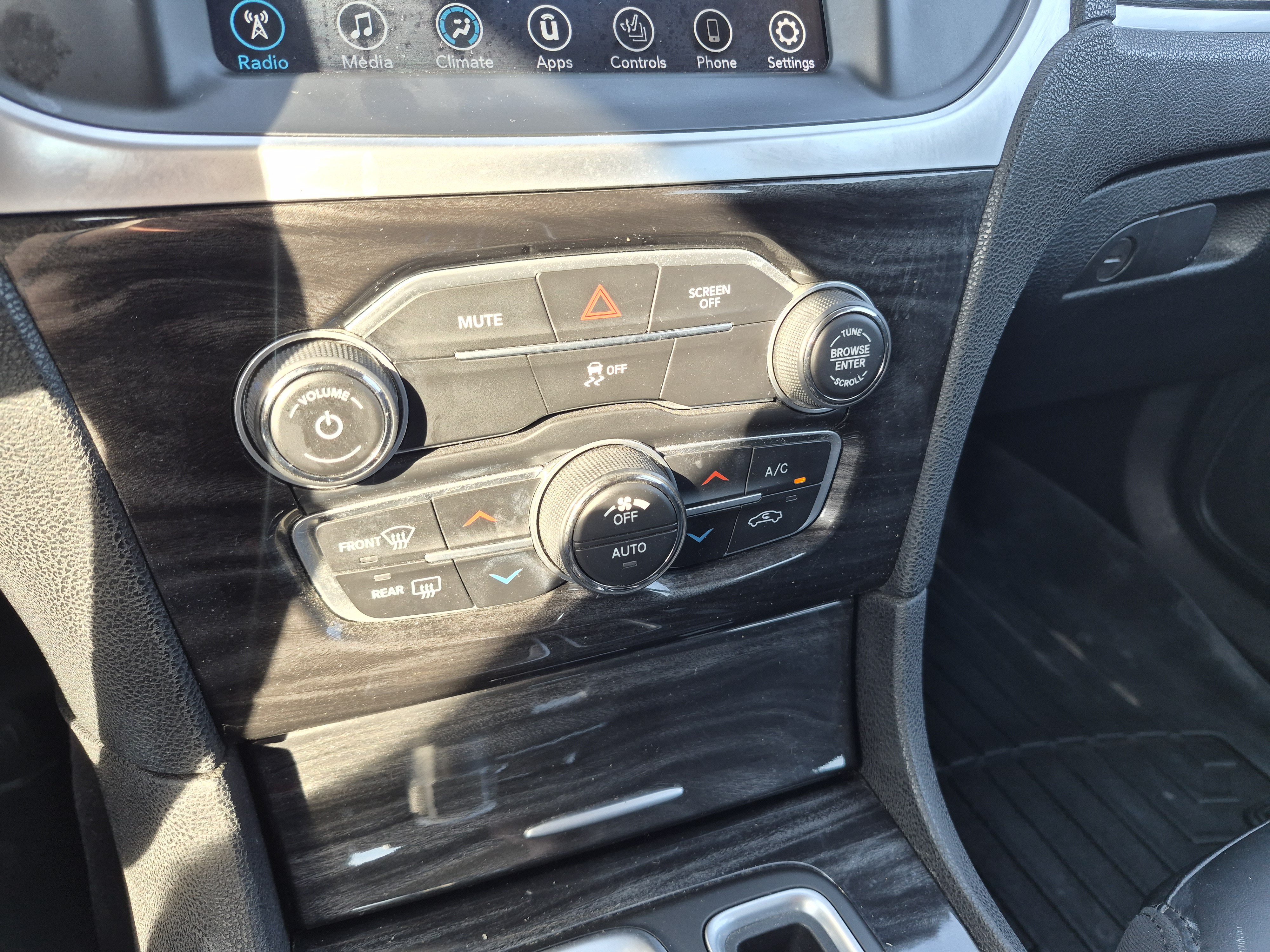 Used 2017 Chrysler 300 Limited AWD/4WD image 22