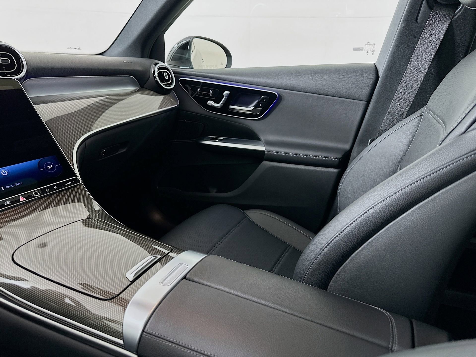 Certified 2025 Mercedes-Benz GLC 300 image 24