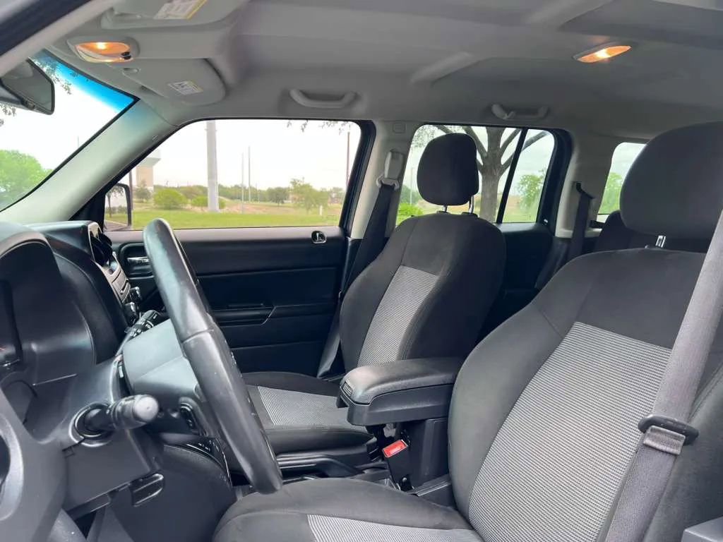 Used 2017 Jeep Patriot Latitude FWD image 16