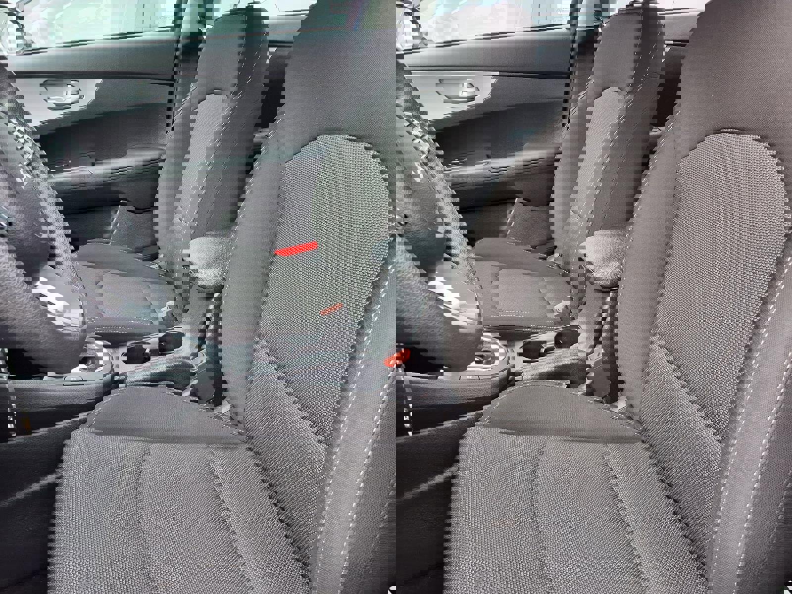 Used 2024 Kia Forte LXS image 3