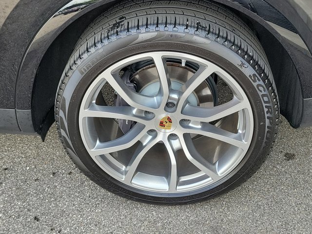 Certified 2023 Porsche Cayenne Platinum Edition AWD/4WD image 14