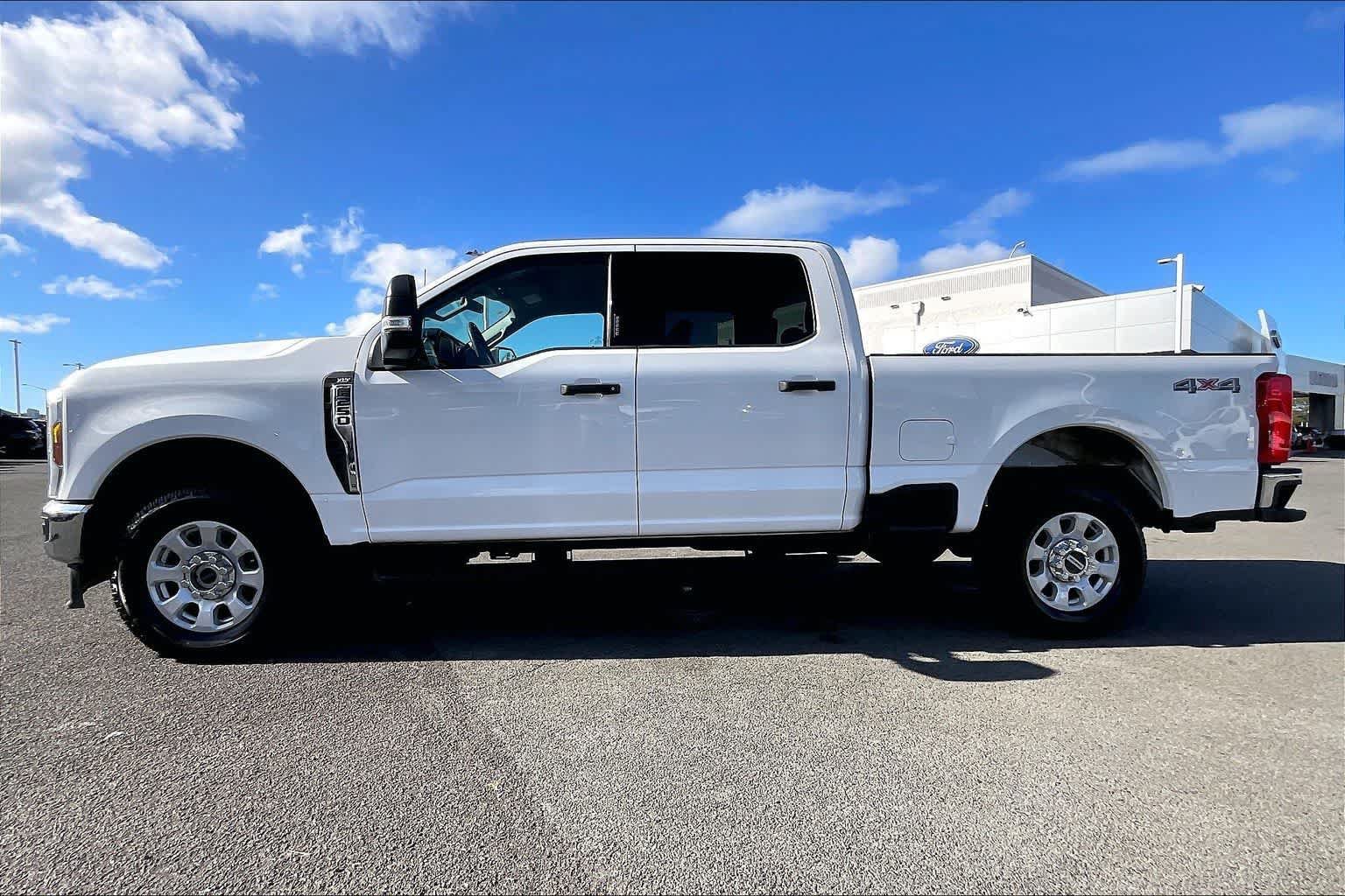 Used 2024 Ford F250 XLT AWD/4WD image 3