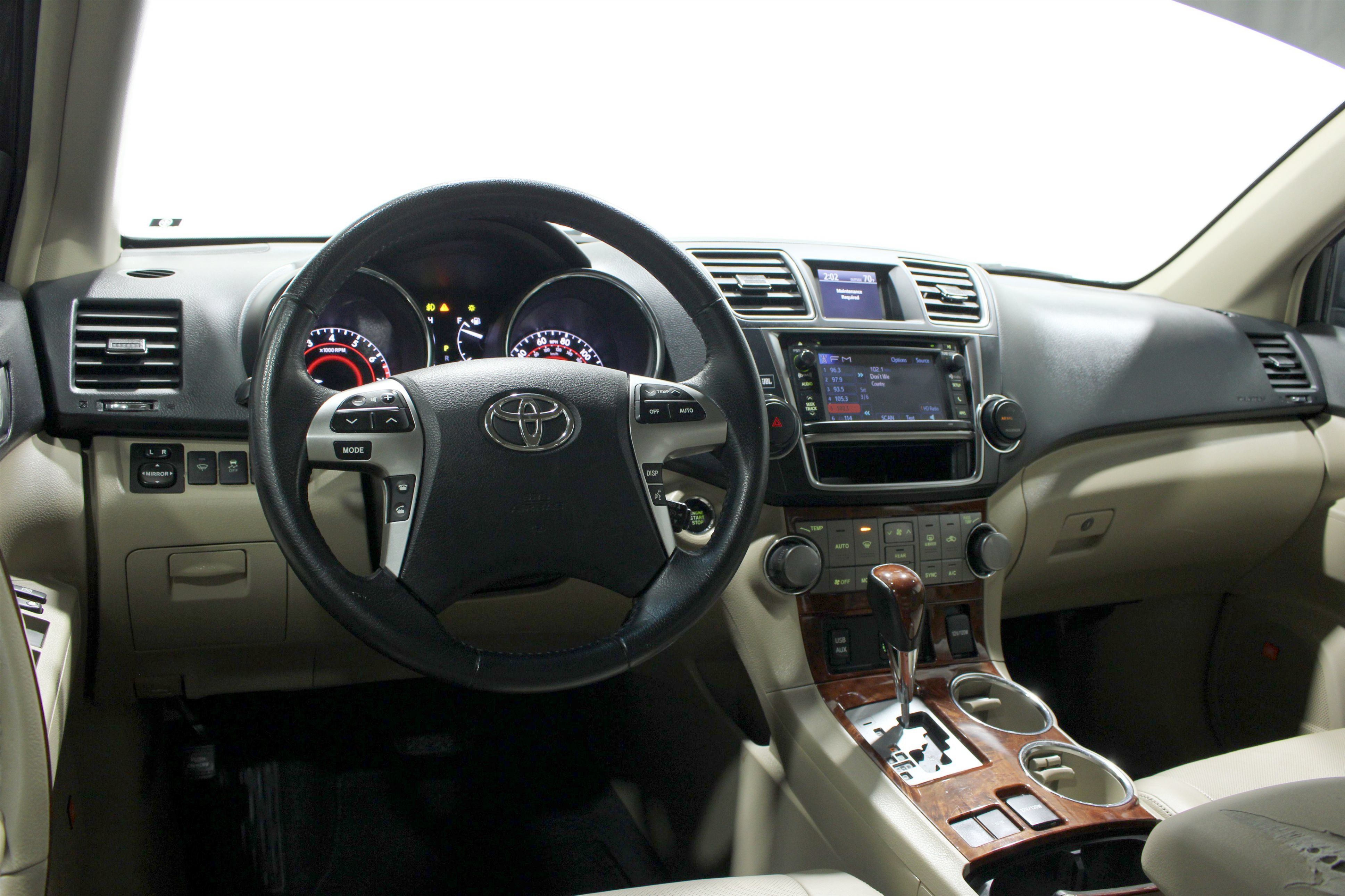 Used 2013 Toyota Highlander Limited FWD image 2