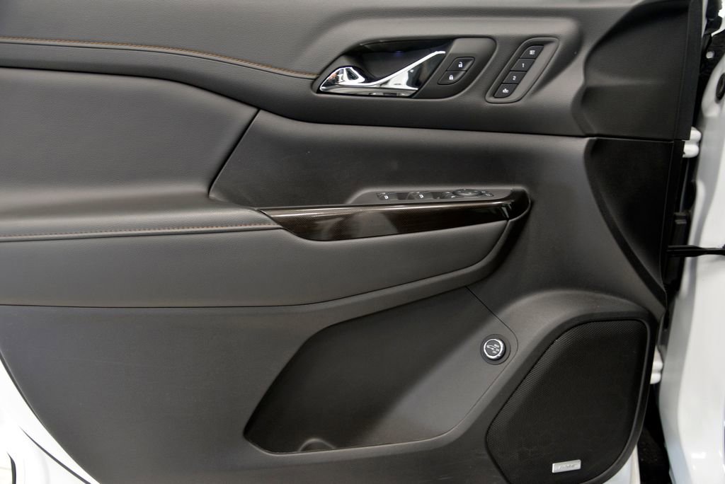 Used 2022 GMC Acadia AT4 w/ Technology Package image 14