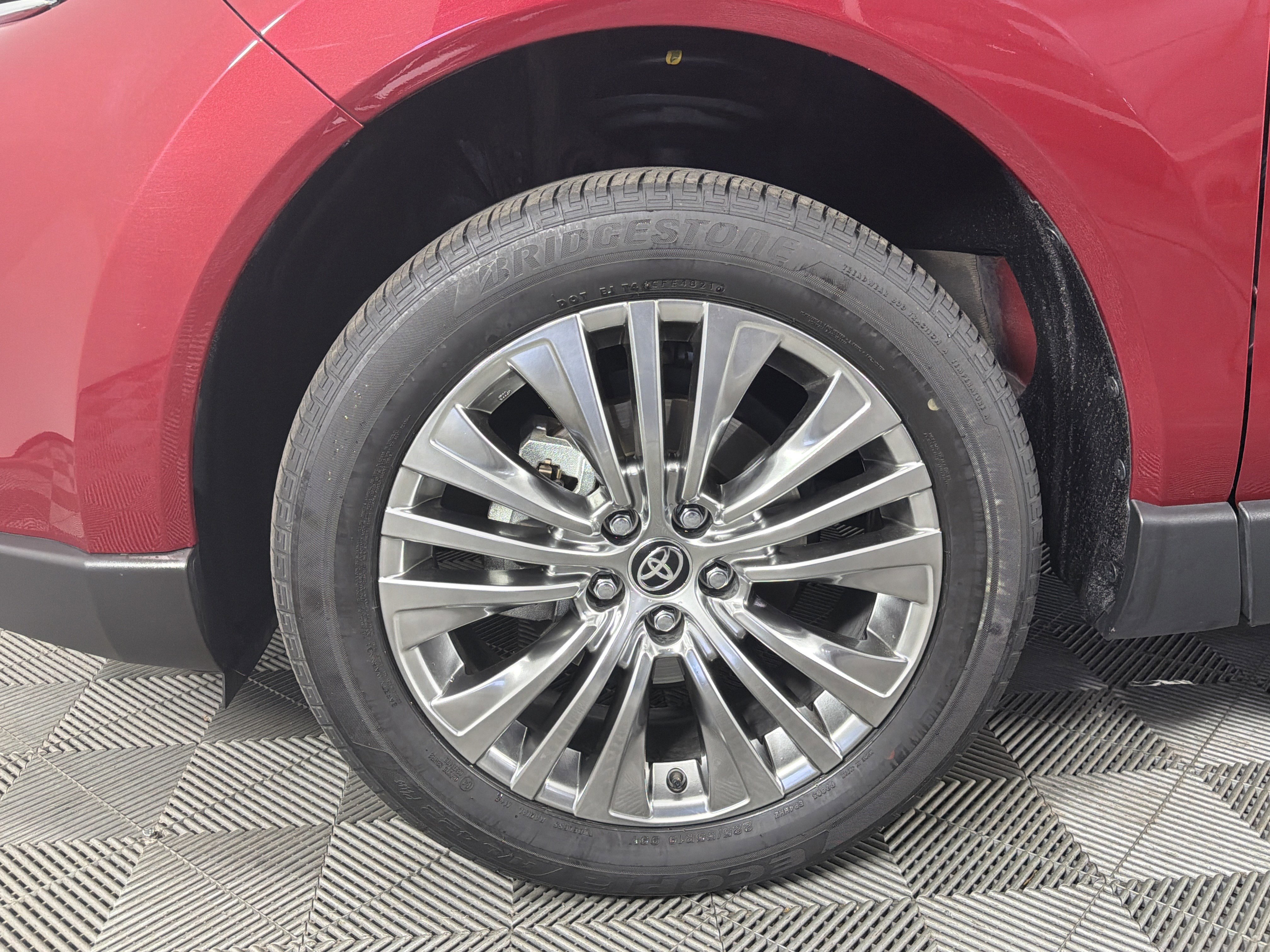 Used 2022 Toyota Venza Limited AWD/4WD image 6