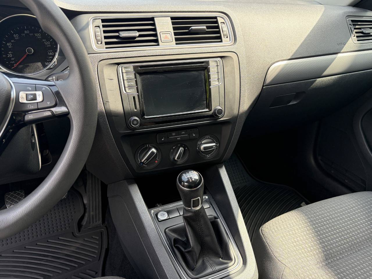 Used 2016 Volkswagen Jetta SE FWD image 15