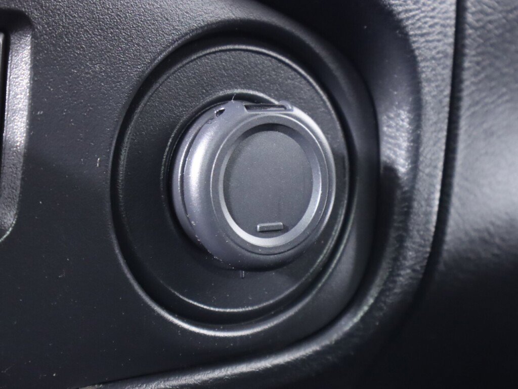 Used 2023 Nissan Frontier SV w/ SV Premium Package image 27