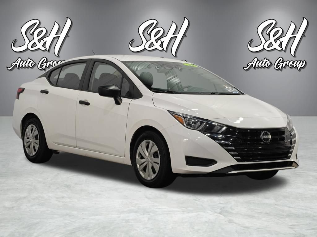 Used 2023 Nissan Versa S FWD image 2