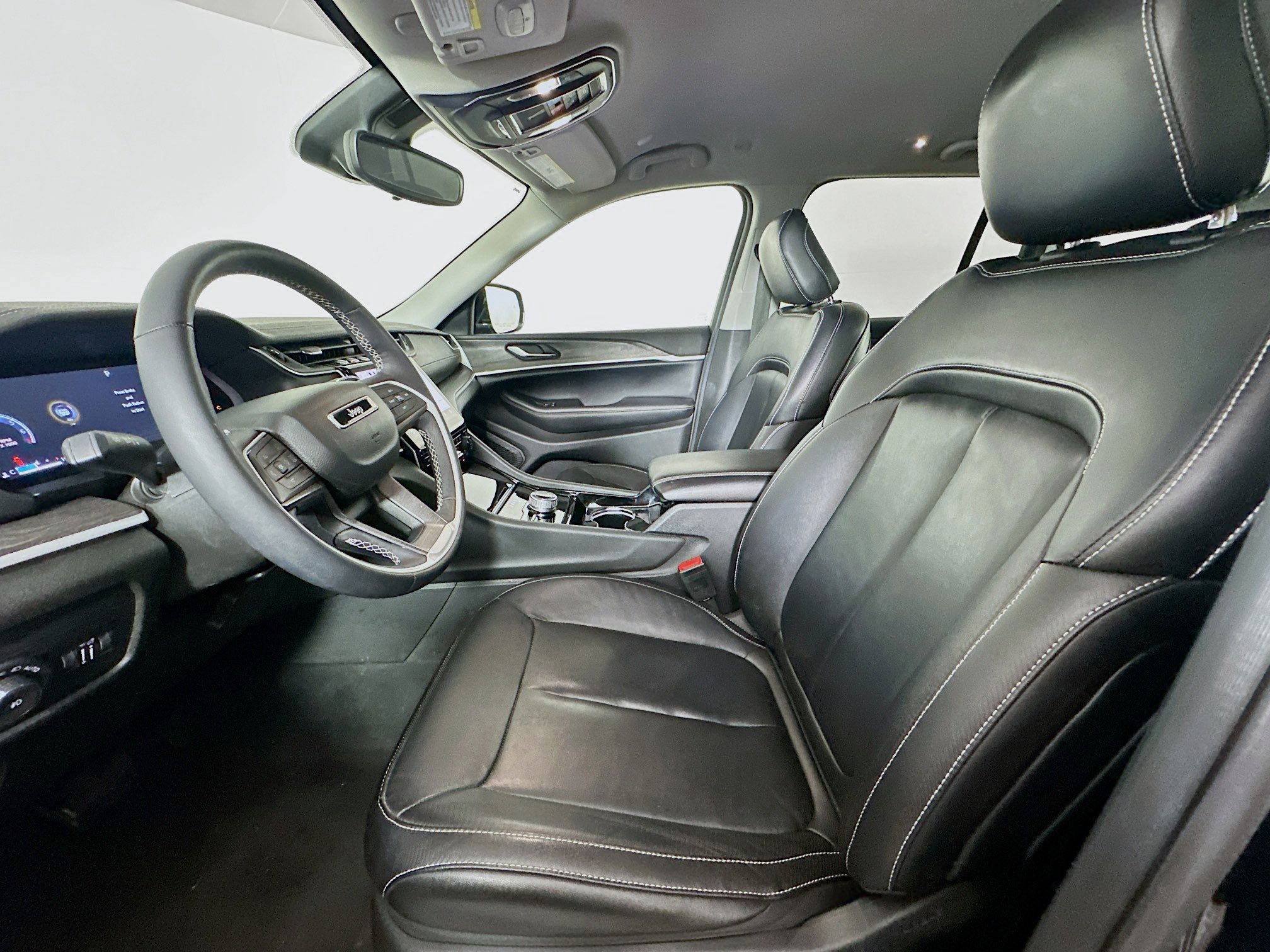 Used 2023 Jeep Grand Cherokee Limited image 13