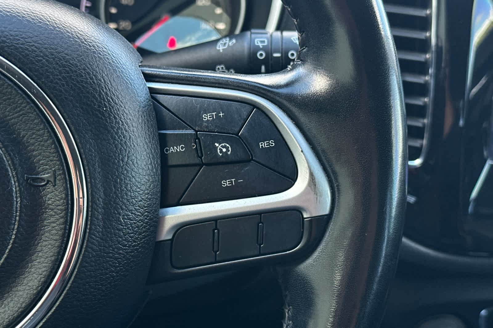 Used 2021 Jeep Compass Latitude w/ Sun and Sound Group AWD/4WD image 27
