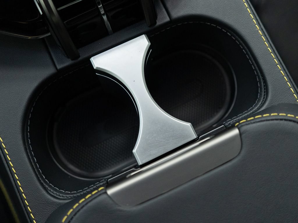 Used 2026 Aston Martin V8 Vantage Coupe RWD image 26